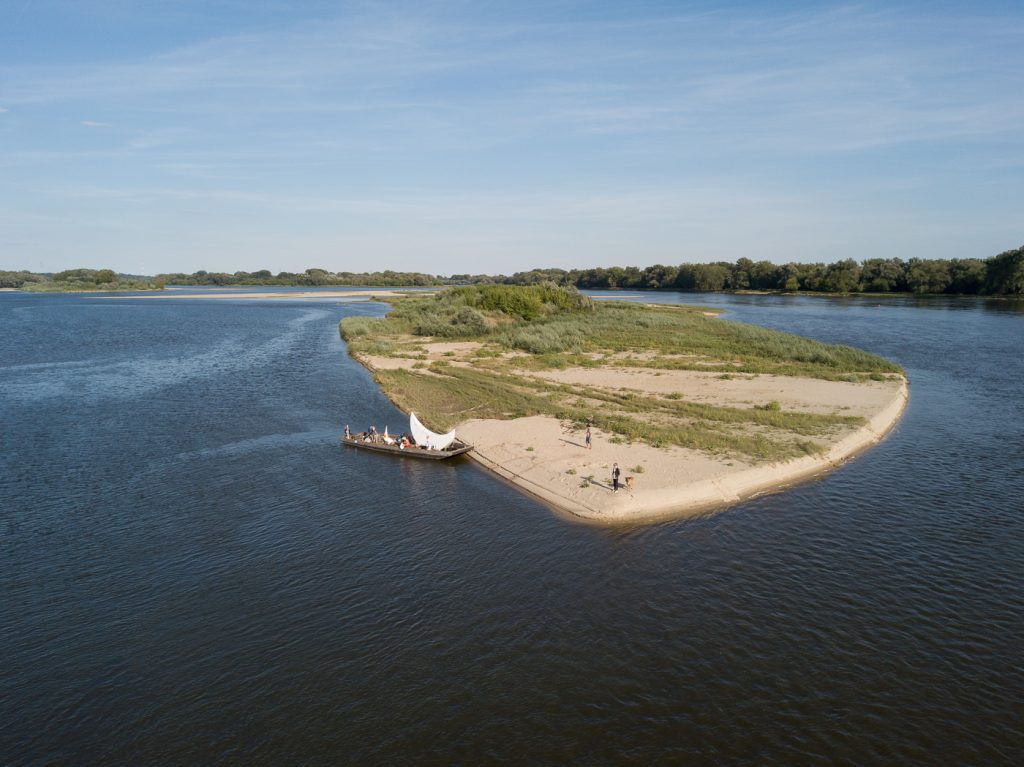 Aerial view of the sculpture “A Gift from the People of Kraków to the People of Pomerania” transported on a traditional Vistula river barge